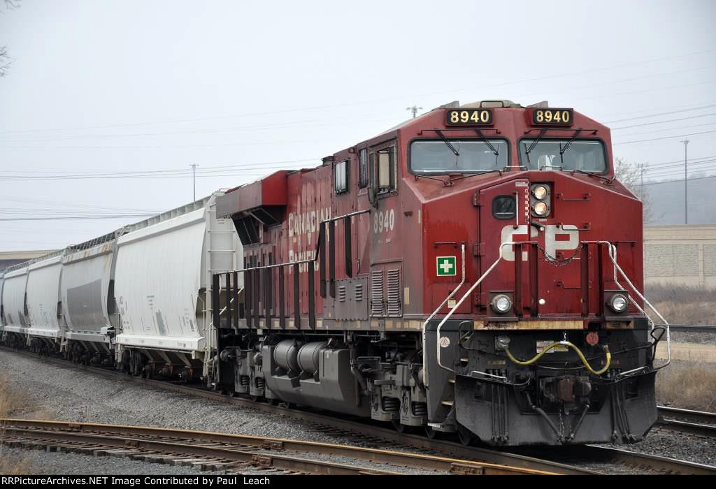 Eastbound manifest creeps down the lead